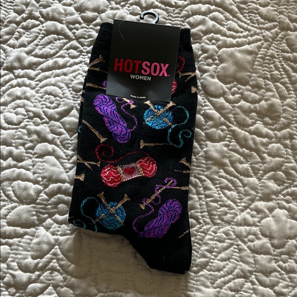 Hot Sox Women's Black Knitting Pattern Socks